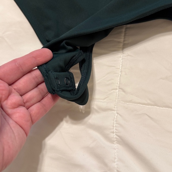 EXPRESS BODY CONTOUR HIGH COMPRESSION V NECK BODYSUIT - Picture 4 of 6